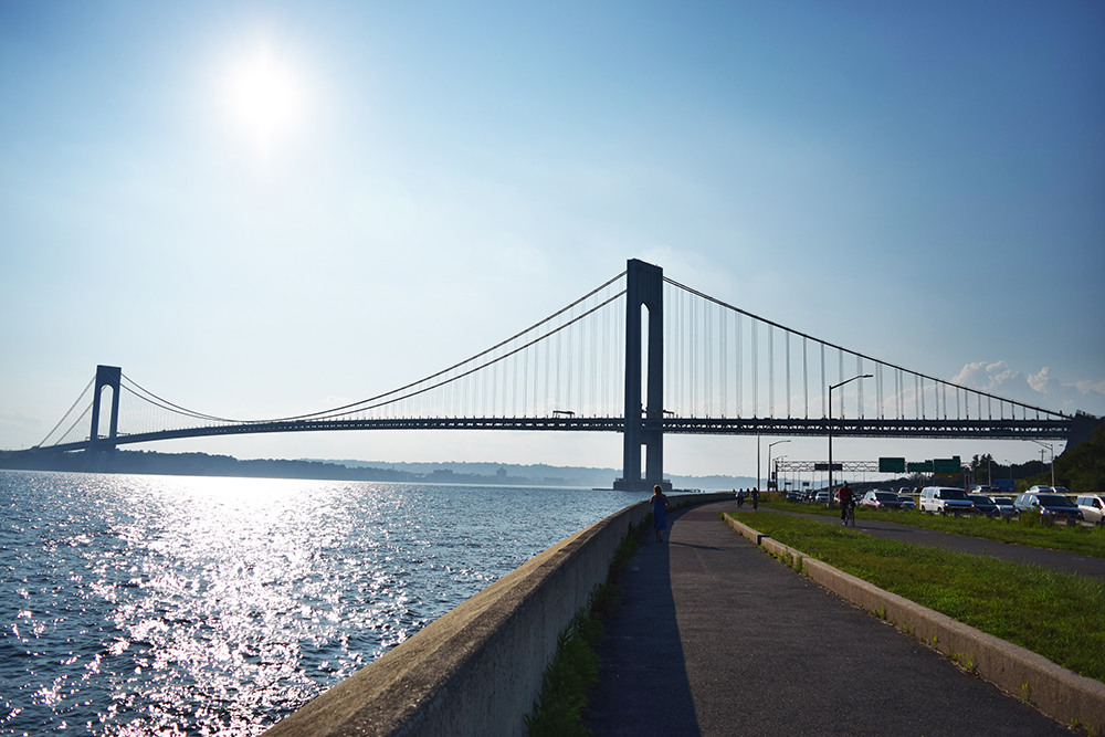 1、美國韋拉扎諾海峽大橋.jpg